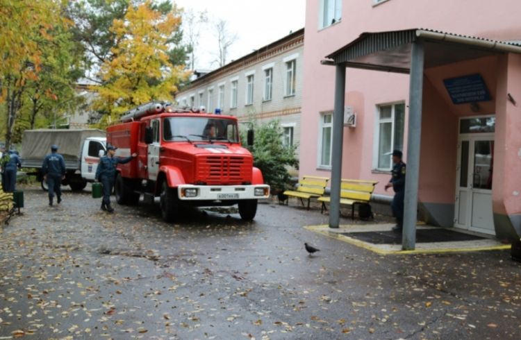 Благовещенские пожарные накормили 200 пенсионеров гречневой кашей