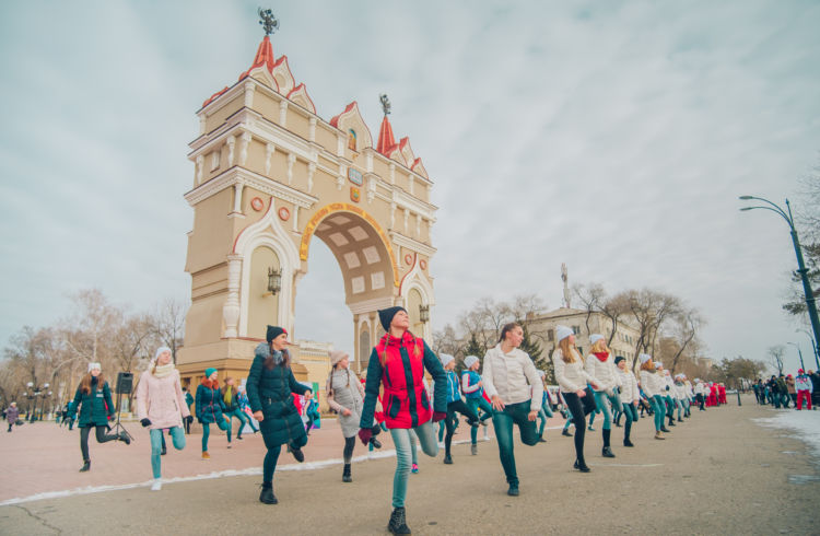 Многонациональный танцевальный флешмоб прошел в Благовещенске