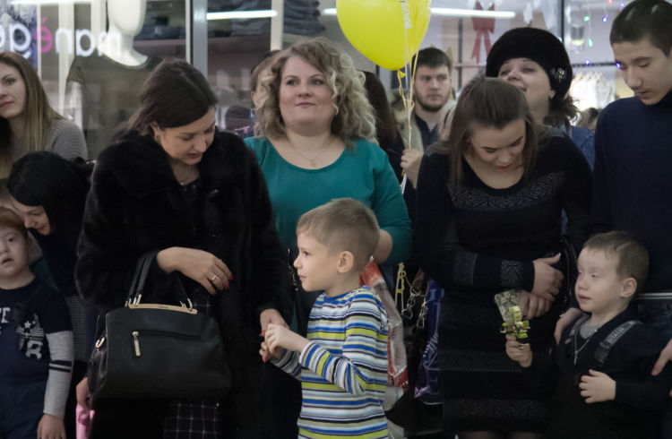 В «Островах» появились новогодние фотографии семей с особенными детьми