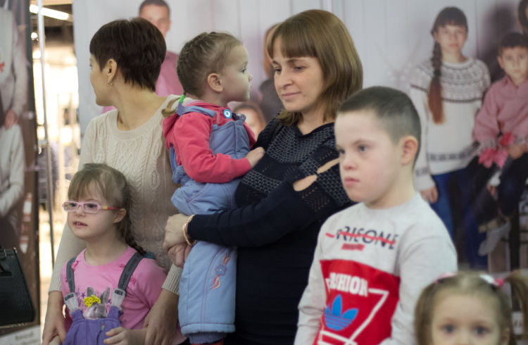 В «Островах» появились новогодние фотографии семей с особенными детьми