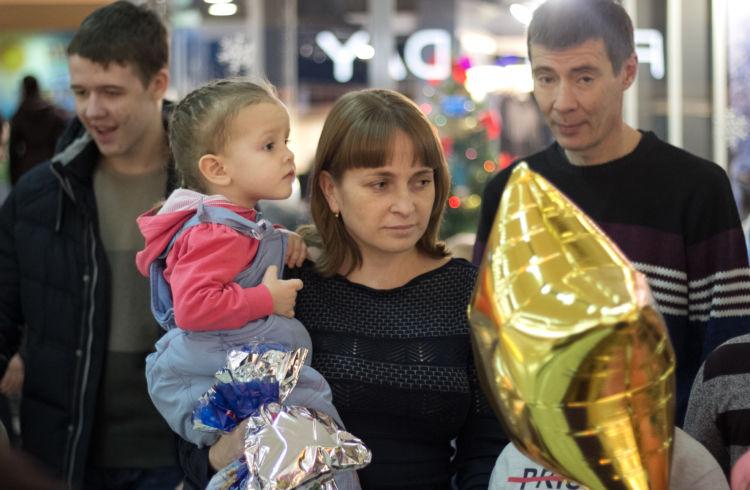 В «Островах» появились новогодние фотографии семей с особенными детьми